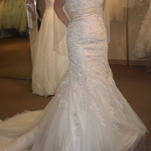 Wedding gown mermaid cut ivory size 10 with hoop